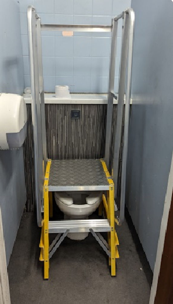 Lyte 2 Tread Glassfibre Cubicle Platform